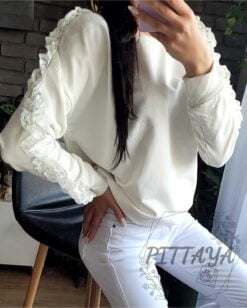 Bluzka damska z ozdobami na rękawach 2