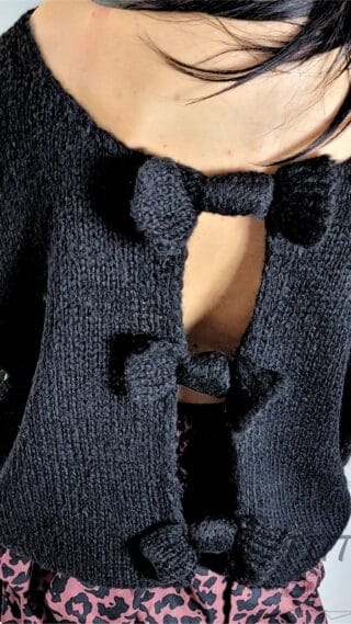 Sweter z kokardkami 1